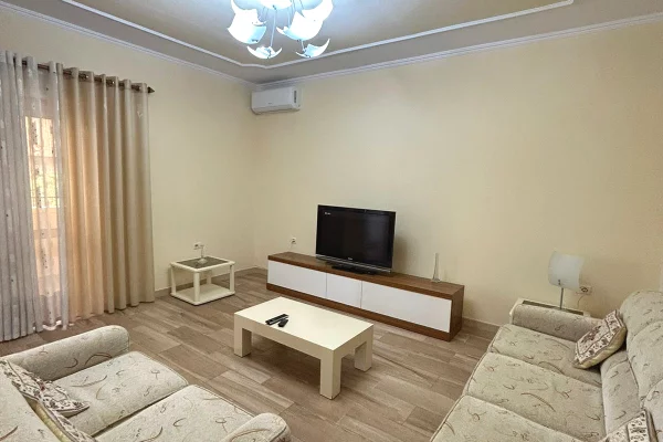Shtepi me qera 2+1 ne Tirane - 650 Euro