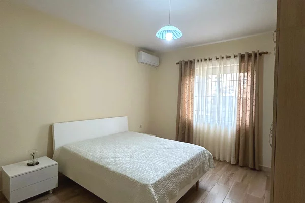 Shtepi me qera Apartament ne Tirane, 2+1, Mobilimi E mobiluar, Pagesa 650  Euro.