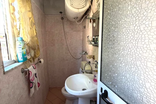 Shtepi me qera Apartament ne Tirane, 1+1, Mobilimi E mobiluar, Pagesa 40,000  Leke.