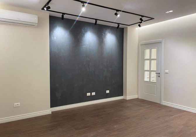 Ambiente Commerciale in Affitto 3+1 a Tirana - 350 Euro