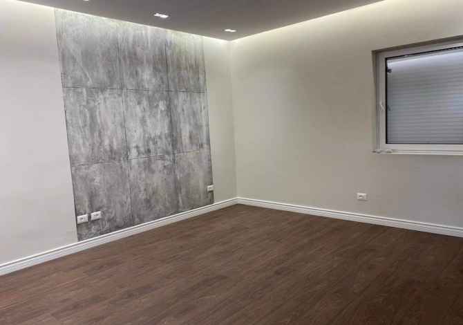Ambiente Commerciale in Affitto 3+1 a Tirana - 350 Euro