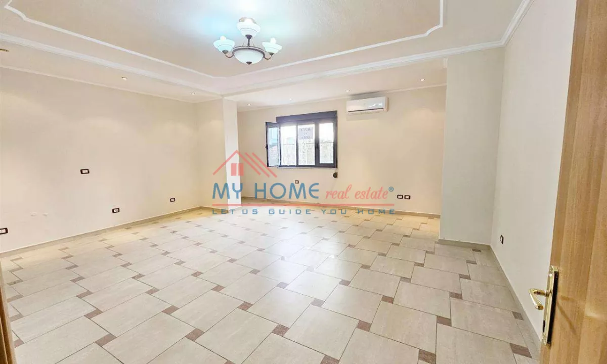 Zyre me Qira ne Qender Tirane