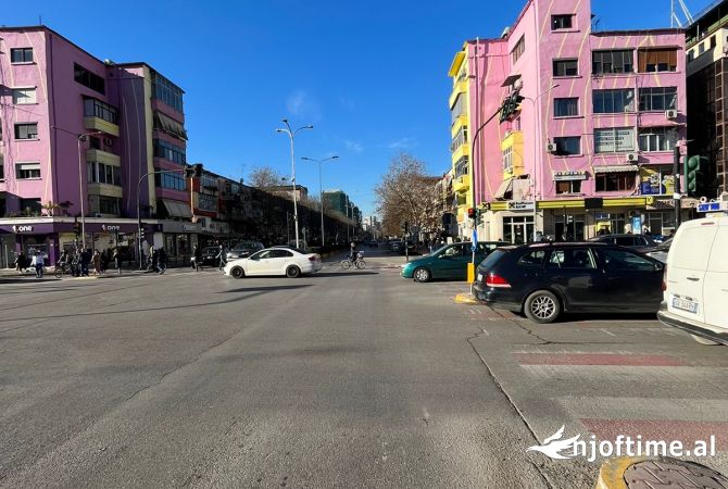 Ambiente Commerciale in Vendita 1+1 a Tirana - 240,000 Euro