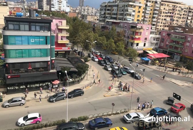 Ambiente Commerciale in Vendita 1+1 a Tirana - 240,000 Euro