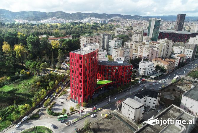 Ambiente Commerciale in Affitto 3+1 a Tirana - 2,500 Euro