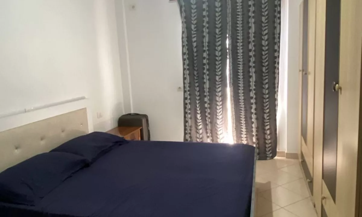 Shtepi me qera Apartament ne Tirane, 1+1, Mobilimi E mobiluar, Pagesa 30,000  Leke.