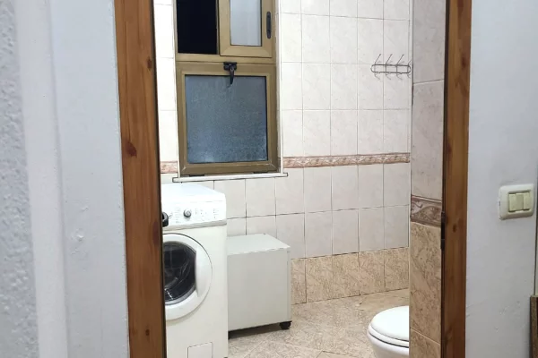 Shtepi me qera Apartament ne Tirane, 1+1, Mobilimi E mobiluar, Pagesa 35,000  Leke.