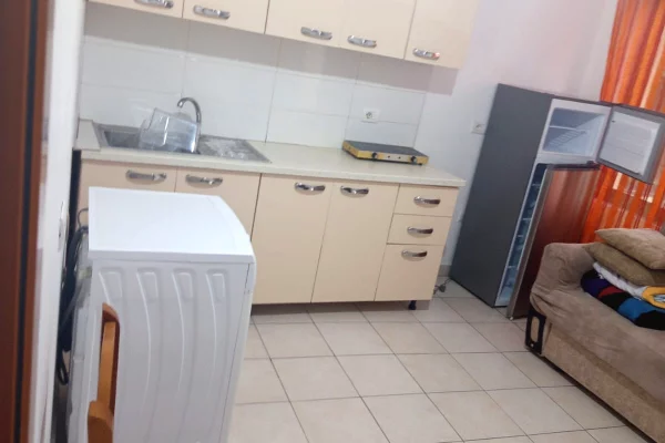 Shtepi me qera Apartament ne Tirane, 1+1, Mobilimi E mobiluar, Pagesa 30,000  Leke.