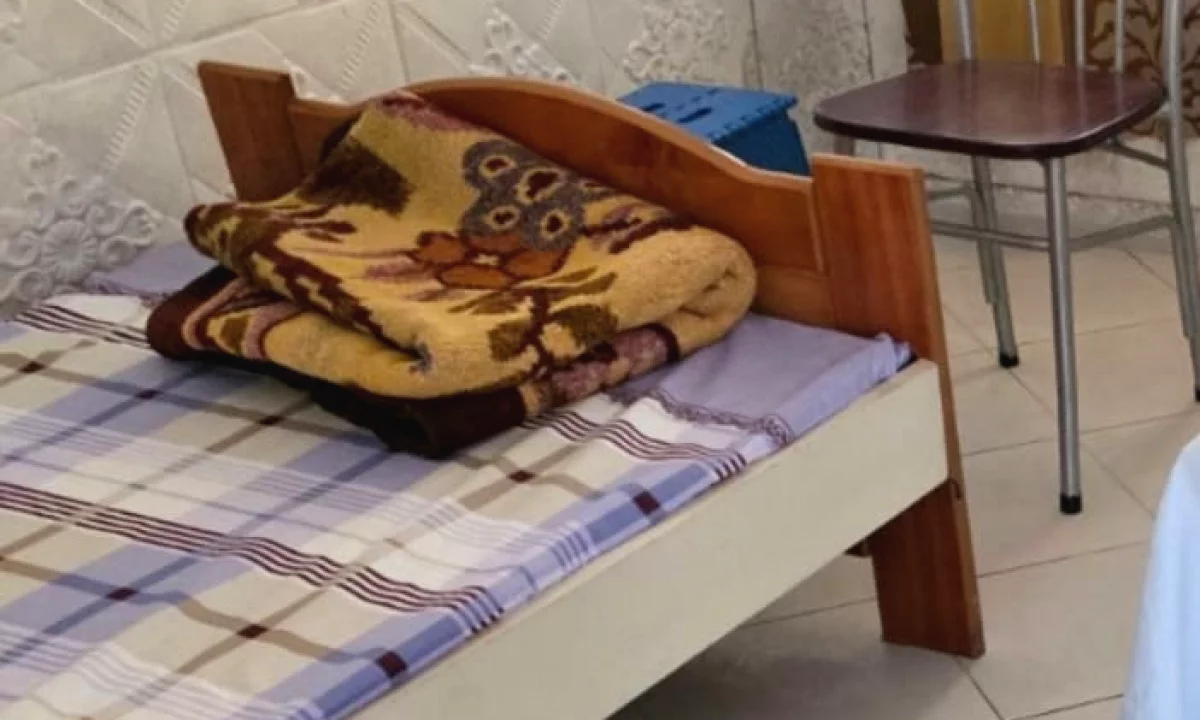 Shtepi me qera Apartament ne Tirane, Garsoniere, Mobilimi E mobiluar, Pagesa 15,000  Leke.