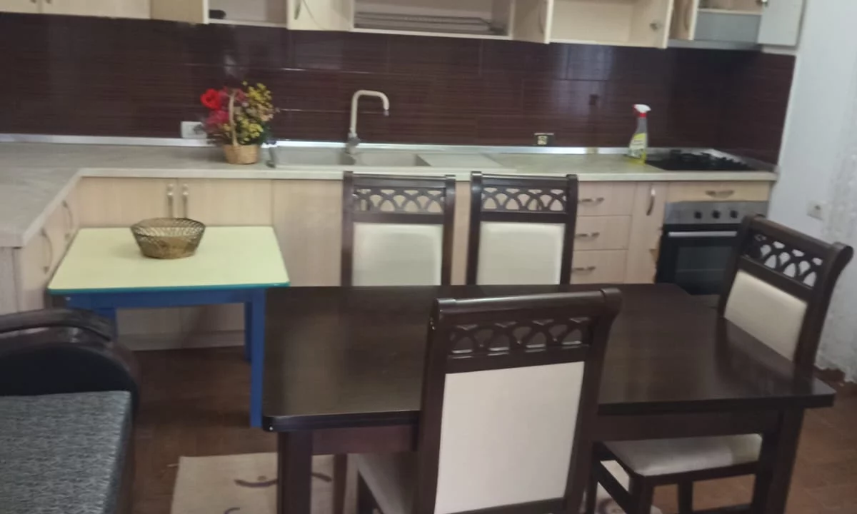 Shtepi me qera Apartament ne Tirane, Garsoniere, Mobilimi E mobiluar, Pagesa 35,000  Leke.