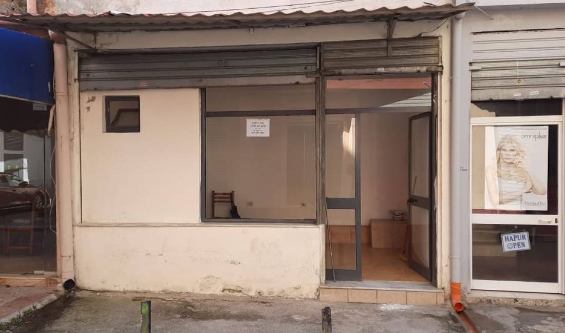 Dyqan ne Rr. Ali Demi. Shitet/Jepet me qera.