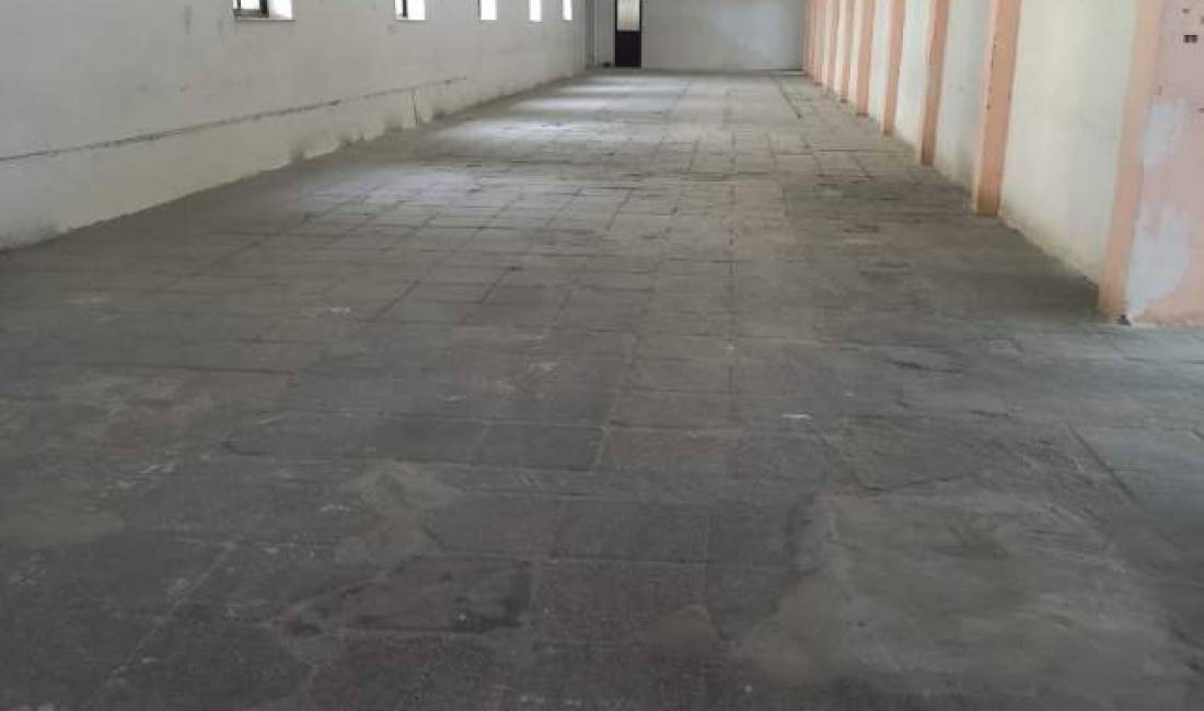  Tirane, jepet me qera Kapanon ne katin 0, me siperfaqe,250 m2, 600 Euro (Sheshi Garibaldi, Kombinati T