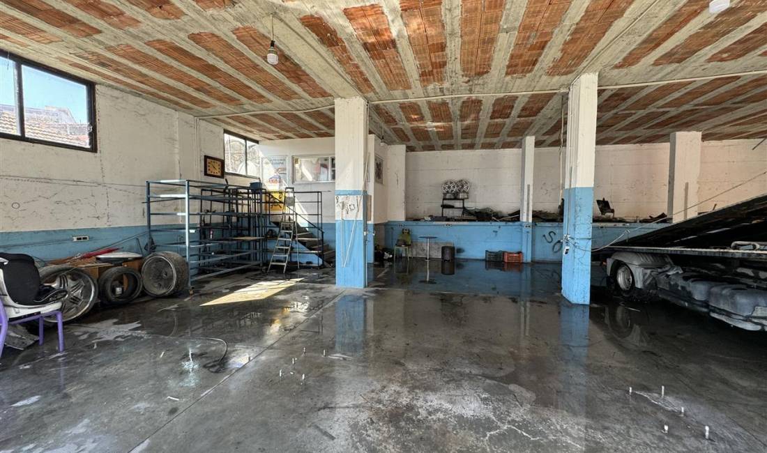 Jepet magazin me qera 500m2 ne Babrru