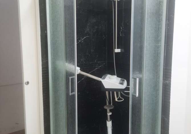 Jepet me qera vetem per parukeri ne Bllok