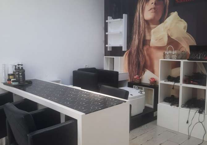 Jepet me qera vetem per parukeri ne Bllok