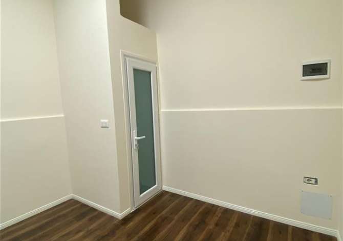 Zyre me qera Komuna e Parisit 250Euro