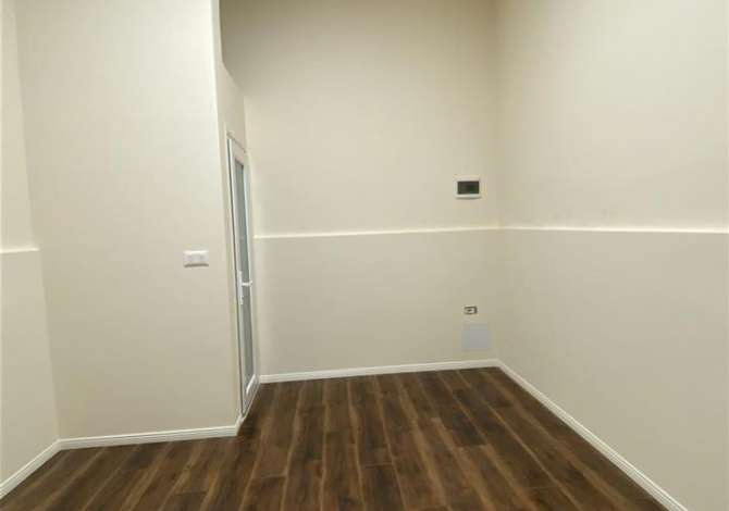 Zyre me qera Komuna e Parisit 250Euro