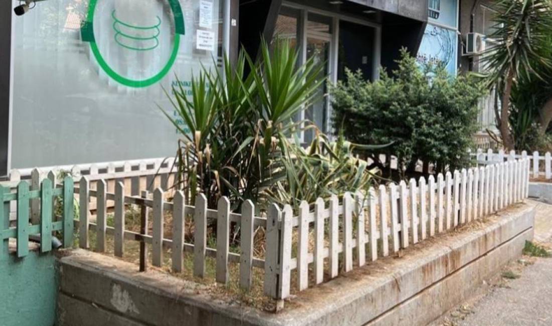 Shitet dyqan 37 m2 ne kryqezimin e rr 4 deshmoret me rr Riza Cerova