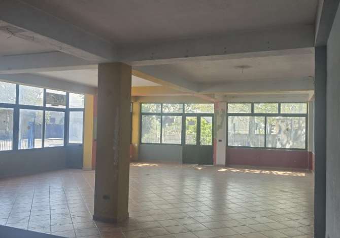 Jepet ambjent me qera ne Kamez shume prane rruges Kryesore