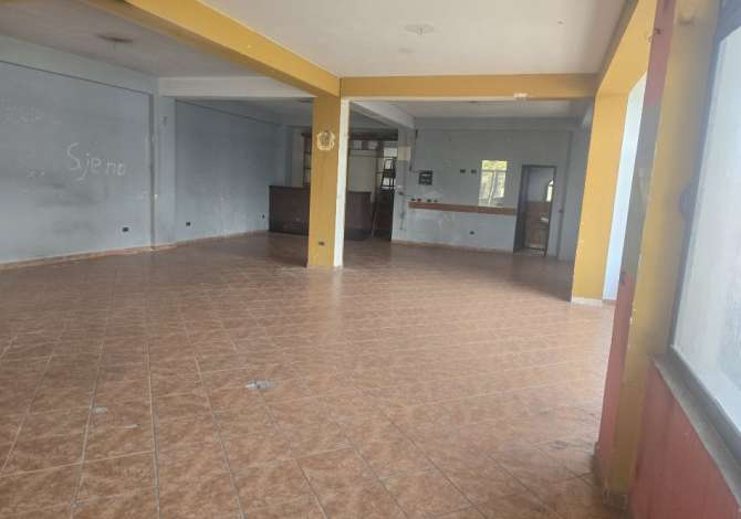 Jepet ambjent me qera ne Kamez shume prane rruges Kryesore