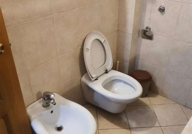 Jepet apartament 1+1 me qera ne Myslym Shyr , intersporti , rruge kryesore 