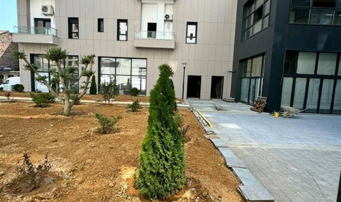 Jepet apartament 2+1+2 ne Porcelan , i pershtatshem per biznes , kati 1 banim