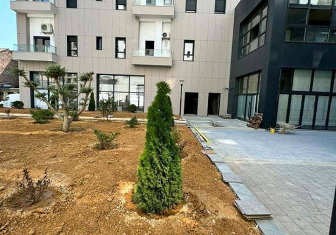 Jepet apartament 2+1+2 ne Porcelan , i pershtatshem per biznes , kati 1 banim