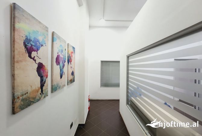 Ambiente Commerciale in Affitto 3+1 a Tirana - 2,400 Euro