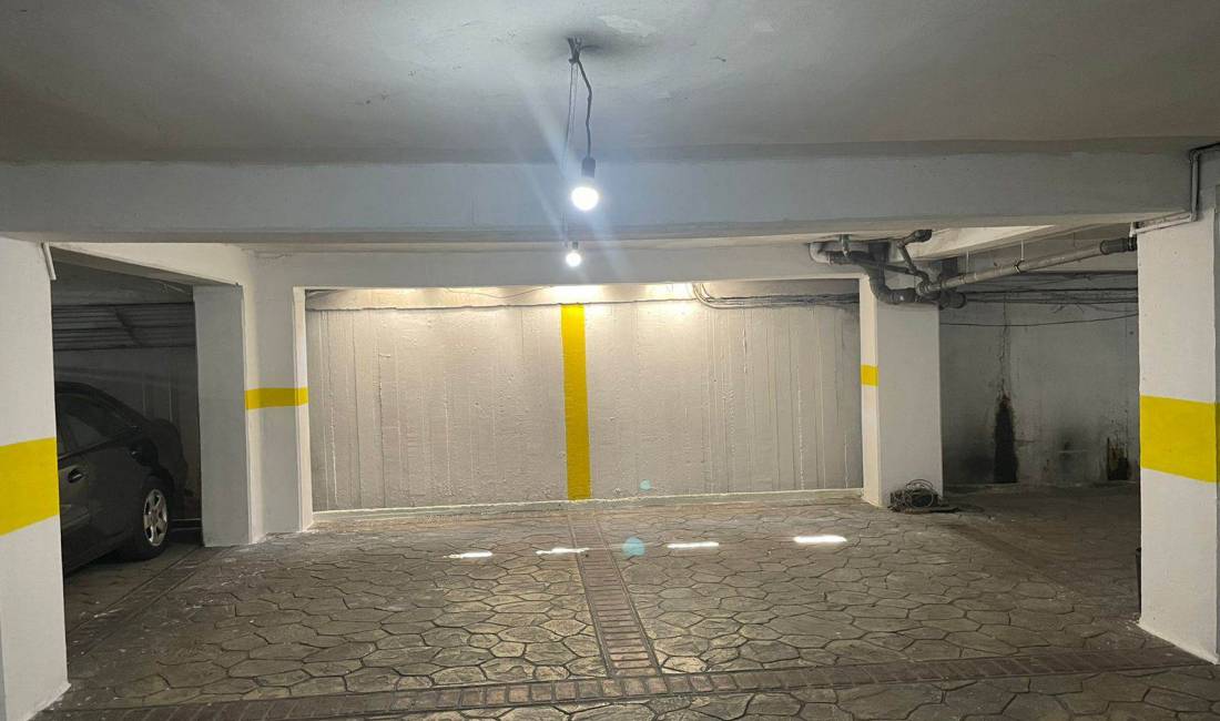 Shitet  Garazh, Bllok, Tirane.UNA31422 