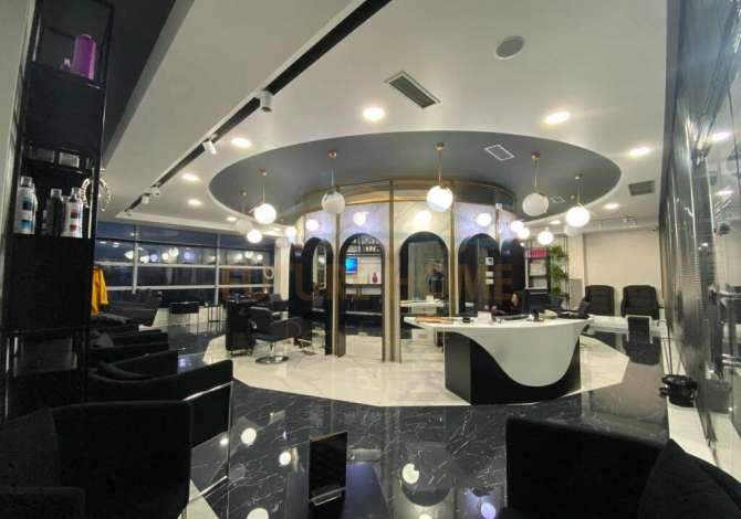 Ambiente Commerciale in Vendita 1+1 a Tirana - 450,000 Euro