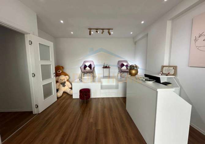 Shitet, Biznesi, Unaza e Re. UNA41555