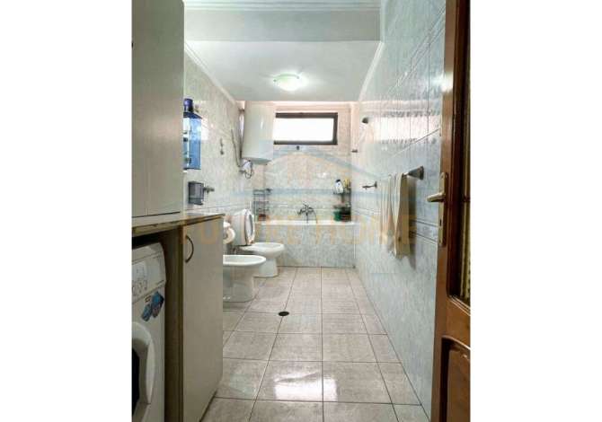 Shtepi me qera Apartament ne Tirane, 3+1, Mobilimi Bosh, pa mobiluar, Pagesa 1,000  Euro.