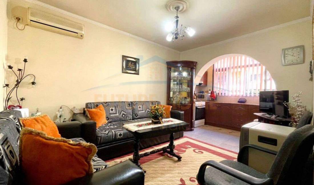 Shtepi me qera Apartament ne Tirane, 3+1, Mobilimi Bosh, pa mobiluar, Pagesa 1,000  Euro.