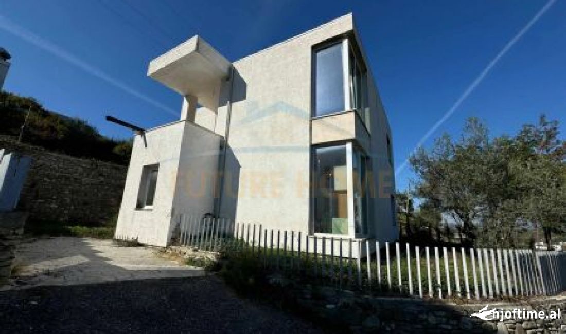 Shtepi ne shitje Vila Luksoze ne Tirane, 3+1, Mobilimi Bosh, pa mobiluar, Pagesa 350,000  Euro.