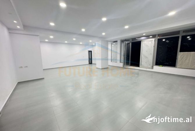 Ambiente Commerciale in Affitto 1+1 a Tirana - 410 Euro