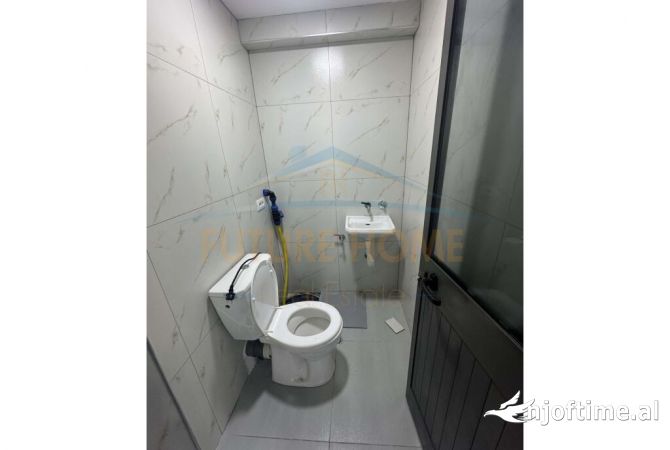 Ambiente Commerciale in Affitto 1+1 a Tirana - 410 Euro
