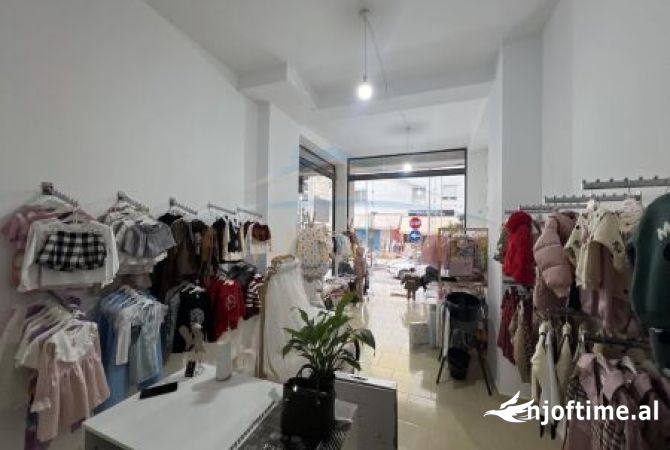 Ambiente Commerciale in Vendita 1+1 a Tirana - 90,000 Euro