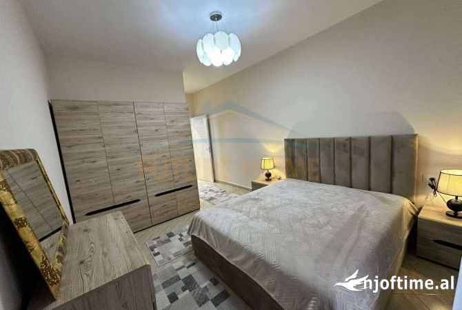 Shtepi ne shitje Apartament ne Tirane, 2+1, Mobilimi E mobiluar, Pagesa 162,000  Euro.