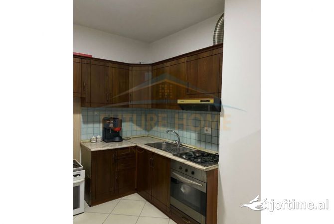 Shtepi ne shitje Apartament ne Tirane, 1+1, Mobilimi E mobiluar, Pagesa 75,000  Euro.