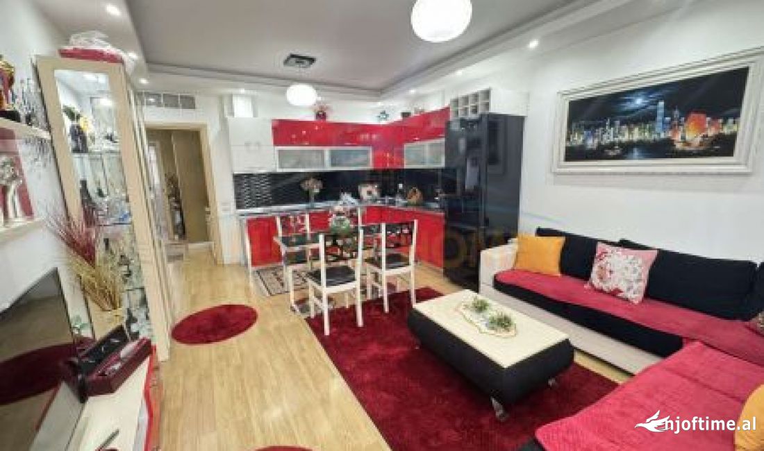Appartamento in vendita a Tirana 2+1, Arredato