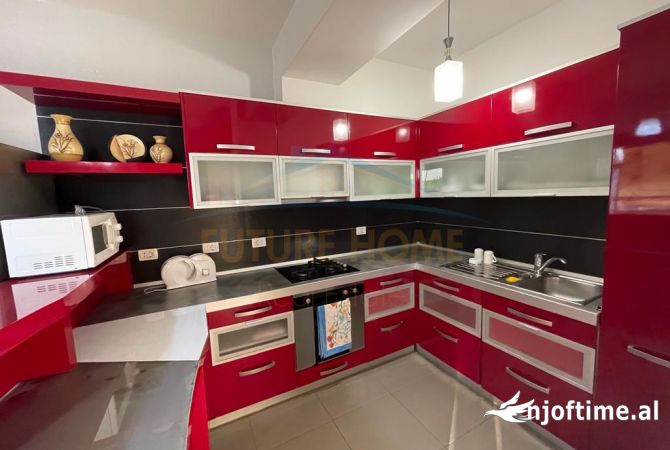 Appartamento in affitto a Tirana 3+1, Arredato
