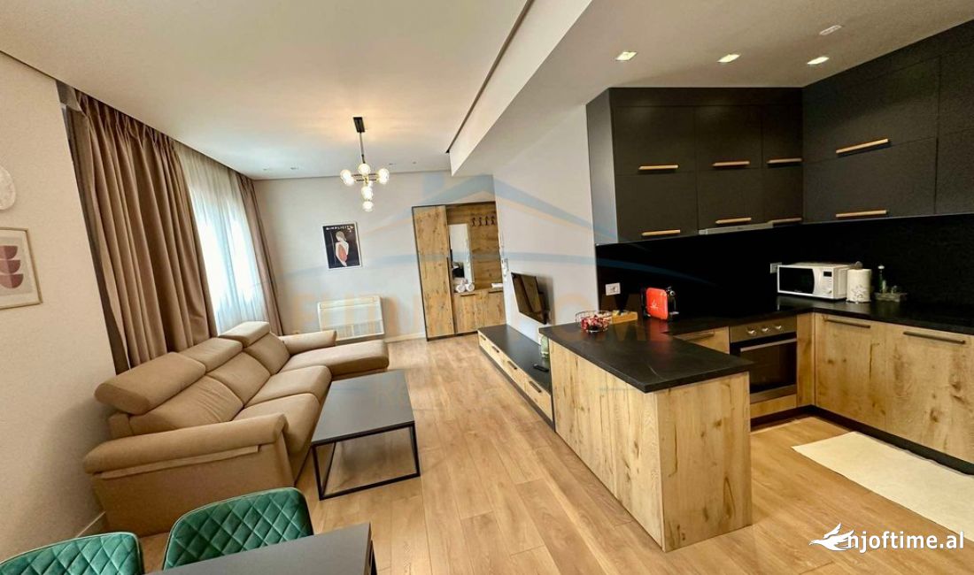 Shtepi ne shitje Apartament ne Tirane, 3+1, Mobilimi E mobiluar, Pagesa 995,000  Euro.