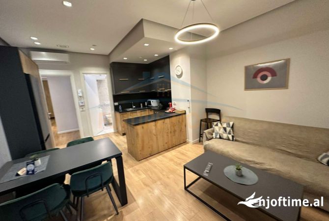 Shtepi ne shitje Apartament ne Tirane, 3+1, Mobilimi E mobiluar, Pagesa 995,000  Euro.