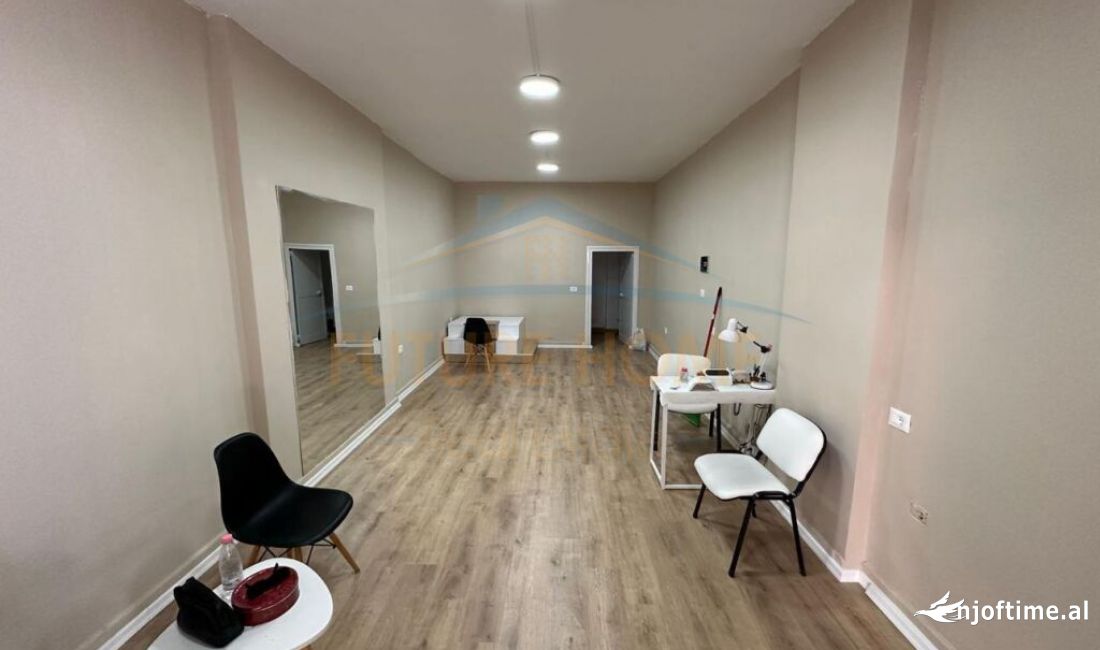 Shitet, Ambient Biznesi, Komuna e Parisit. UNA49983