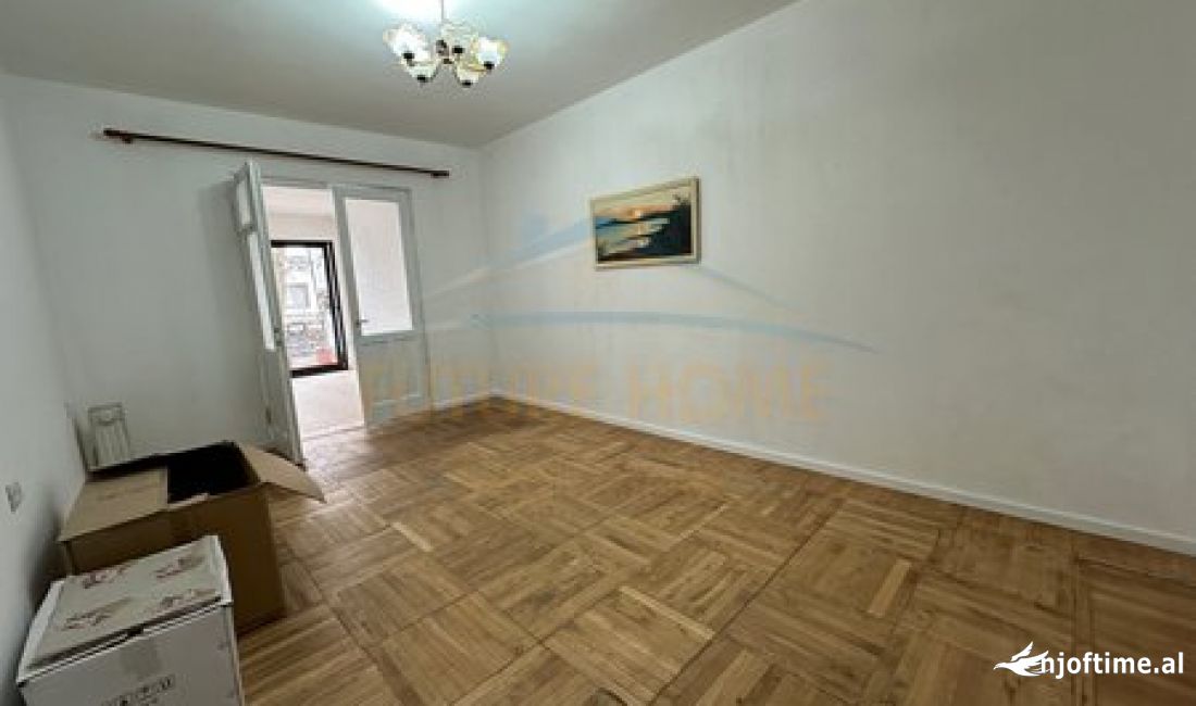 Shtepi me qera Apartament ne Tirane, 3+1, Mobilimi Pjeserisht e mobiluar, Pagesa 900  Euro.