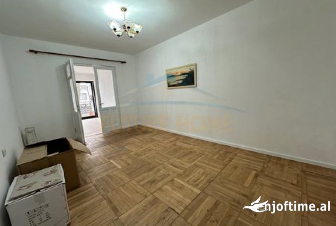 Qera, Apartament 3+1, Myslym Shyri. UNA50587