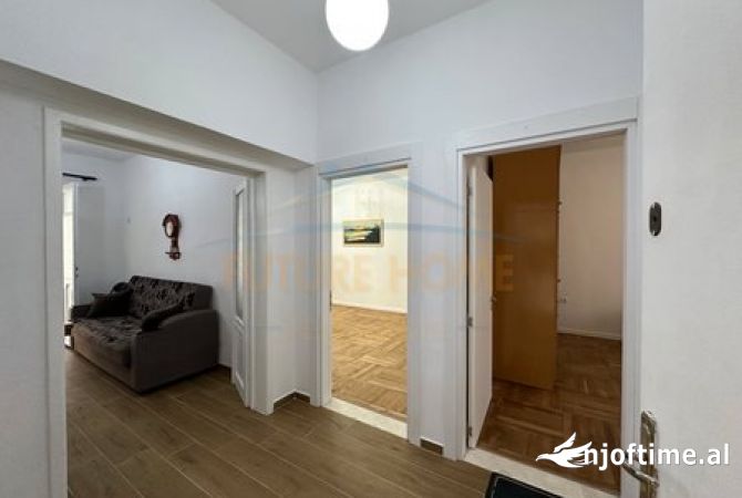 Shtepi me qera Apartament ne Tirane, 3+1, Mobilimi Pjeserisht e mobiluar, Pagesa 900  Euro.