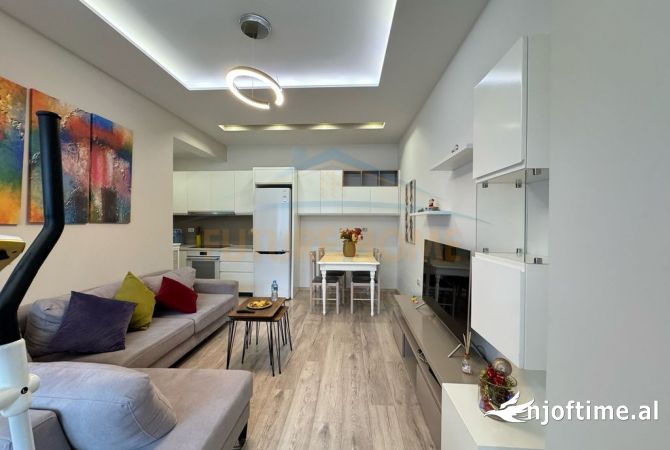 Shtepi ne shitje Apartament ne Tirane, 2+1, Mobilimi E mobiluar, Pagesa 340,000  Euro.