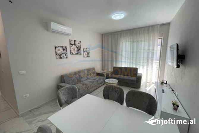 Shtepi me qera Apartament ne Tirane, 2+1, Mobilimi E mobiluar, Pagesa 850  Euro.