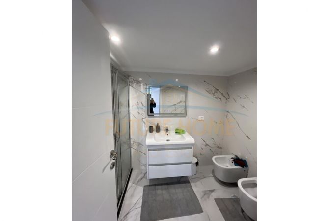 Qera, Duplux 1+1+Garazh, Liqeni i thate. UNA36771